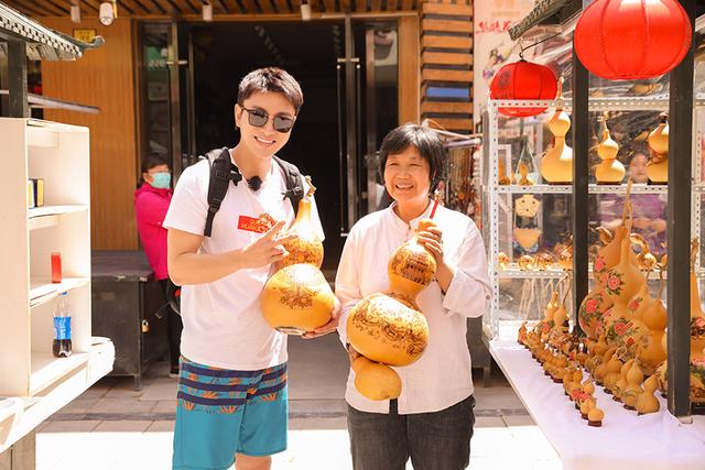 《极限挑战6》沙漠徒步困难重重 成员逆风而行一起拼