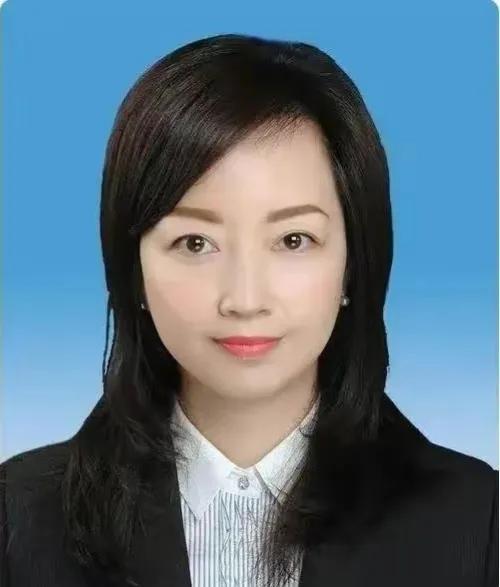 现代版官场美女官员现形记：成也美色，败也美色