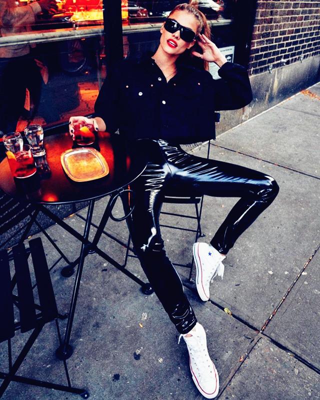 丹麦国宝级模特,16岁出道,20岁财富自由,用牛仔单品演绎时尚