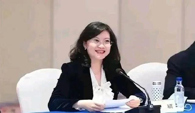 云南80后美女局长落马 靠出卖身体上位，和多名男上级有不正当关系