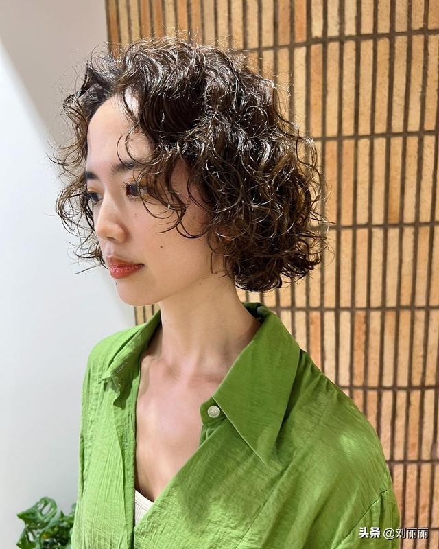 女士短发别乱剪,最火还是这三种,清爽自然真时尚