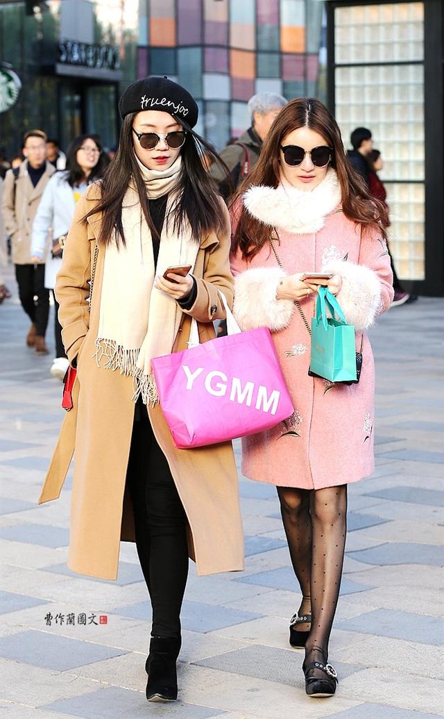 街拍:丝袜美女,穿来穿去还得是黑丝