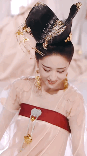 美呆了！佟丽娅古装舞惊艳梦幻，跳舞曾是她的全世界，如今依旧长在她心里