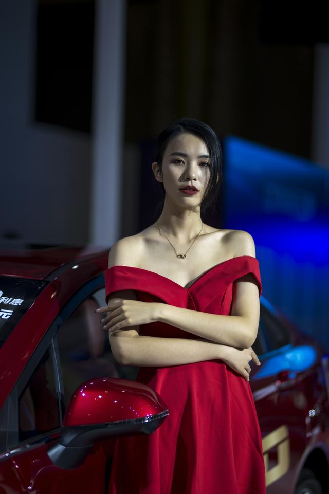 2019年昆明车展随拍的美女模特们（大量照片，有空我会持续更新）