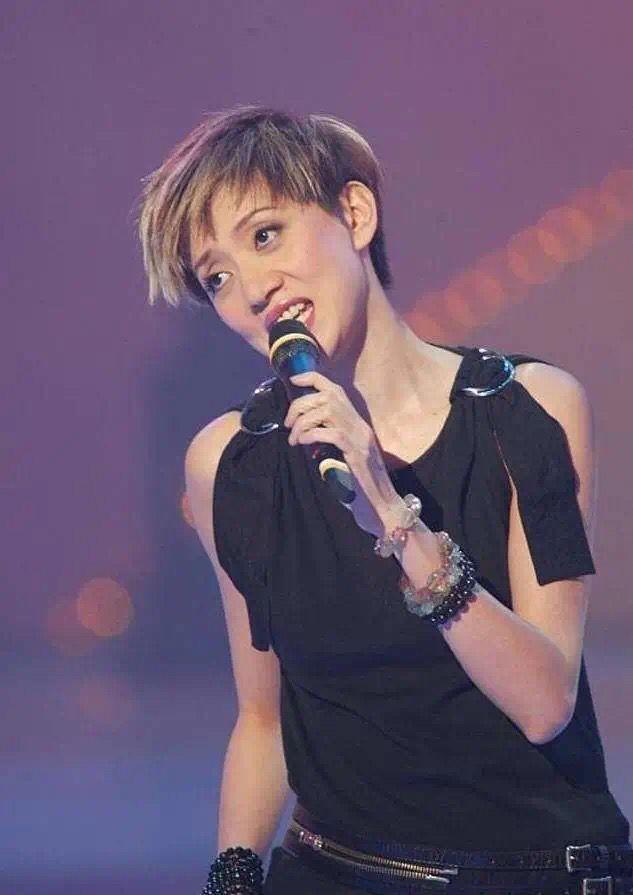 娱乐圈哪有真感情！这6对塑料姐妹花，为上位互踩，抢闺蜜老公