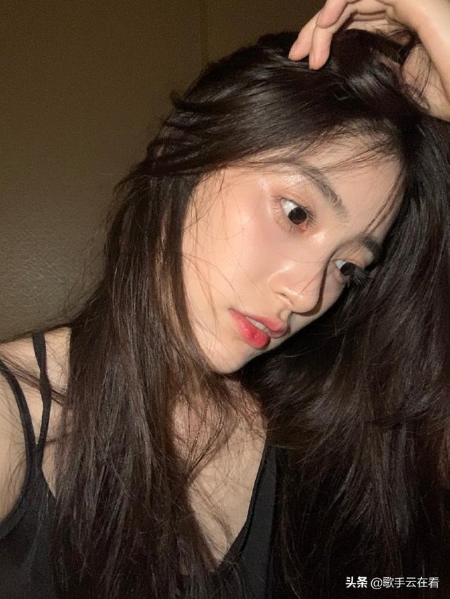 99年美女空乘小姐姐迷人美照欣赏，真好看