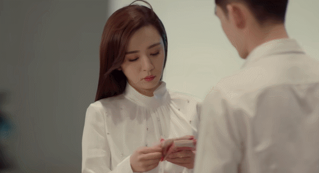 第一集就上床，激吻，国产剧真没救了