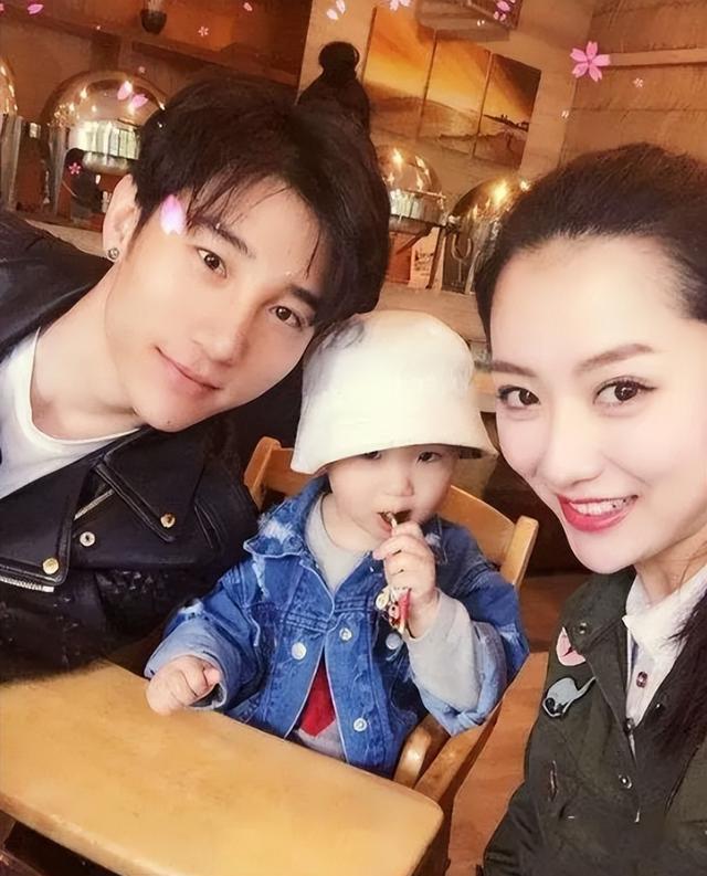 京城四美:有人未婚,有人离婚,有人是假富太太,有人被限制出境