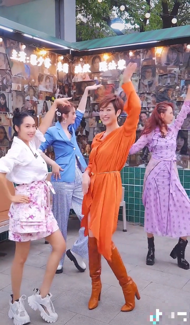 港圈四大女神齐热舞,身材纤细长腿瞩目,穿衣大胆舞姿不输女团
