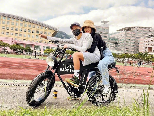 明明已为人母，却个个身材火辣、性感美艳，有人一口气连生四胎