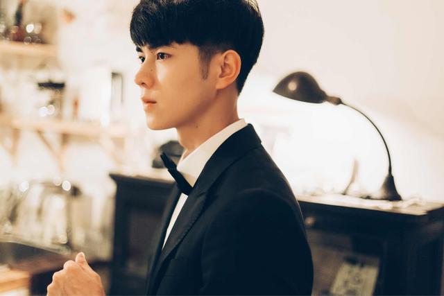 小说:美女为攻略禁欲系影帝,撒娇把影帝骗到床上,可影帝太保守