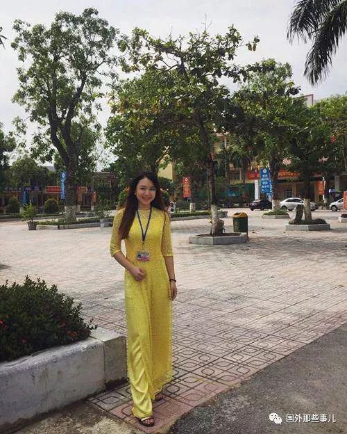 越南女老师长得太漂亮,学生忍不住偷拍照片让她走红网络