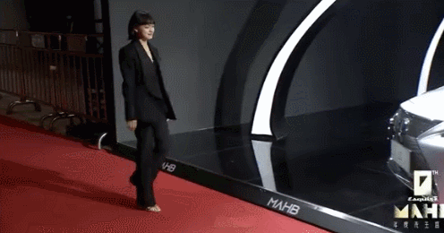 时尚先生红毯暗战，万茜又美又欲，吴宣仪清凉性感，金晨艳压全场