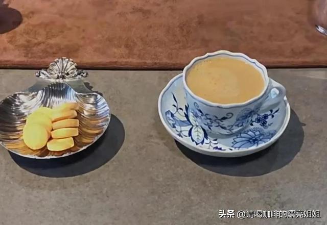 让文人们喜欢的、并纷纷写进书里的“欧蕾咖啡”到底是什么?