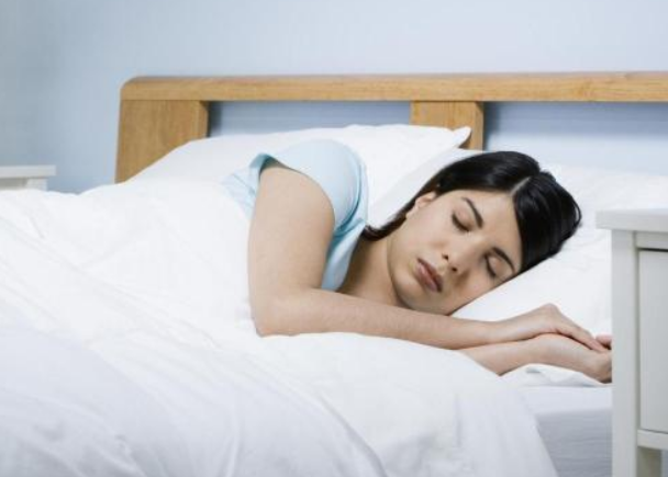 女生喜欢夹腿睡觉，仅仅是觉得舒服？其实没你想的那么简单