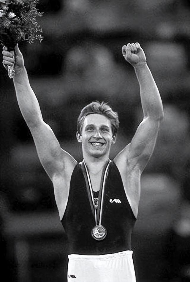 心碎！体操女神自曝15岁时遭遇性侵，施暴者竟是奥运6金王