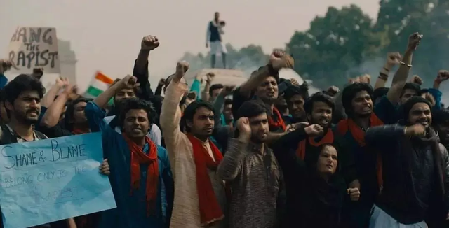 19岁新冠女患者遭强奸：死亡威胁，根本无法阻止禽兽