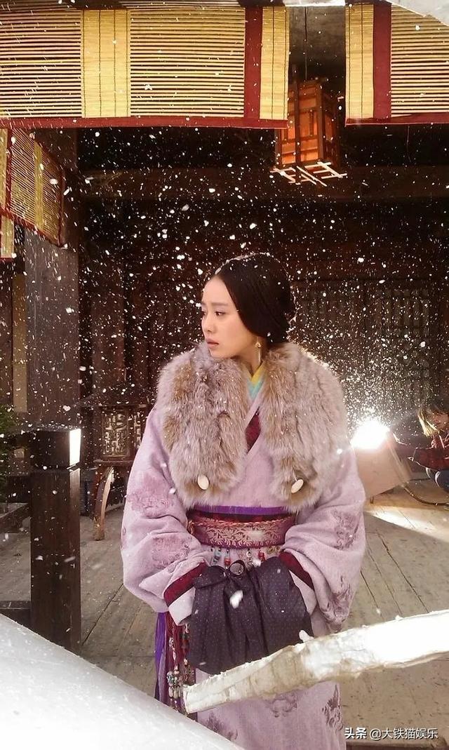 颜值不够就别穿貂了,10位古装美人告诉你啥叫大氅在身,雍容华贵