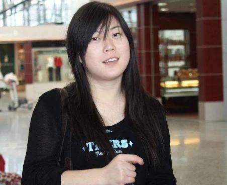 西单女孩任月丽，从街头卖唱到登上春晚舞台，看她是如何浴火重生