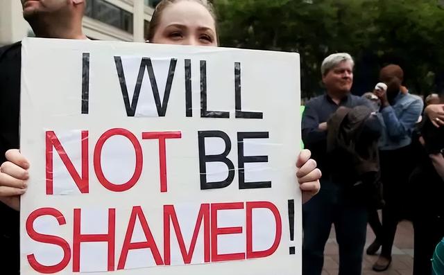 那些被挂在黄色网站上的女孩们