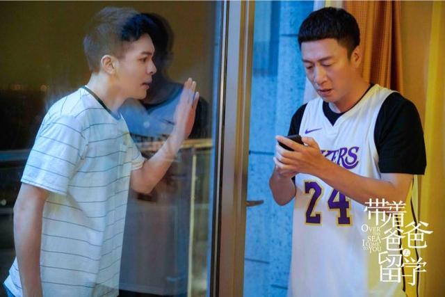 “小眼爸爸”孙红雷携“大眼儿子”曾舜晞19日开启留学征程