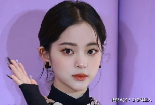 憔悴、浮肿、秃头,10位女星素颜街拍照,让我看见了人间真实