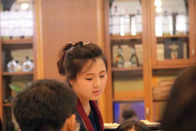 走进朝鲜,平壤街面上汽车不多,美女却很多,真实情况如何?