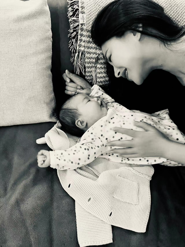 明明已为人母，却个个身材火辣、性感美艳，有人一口气连生四胎