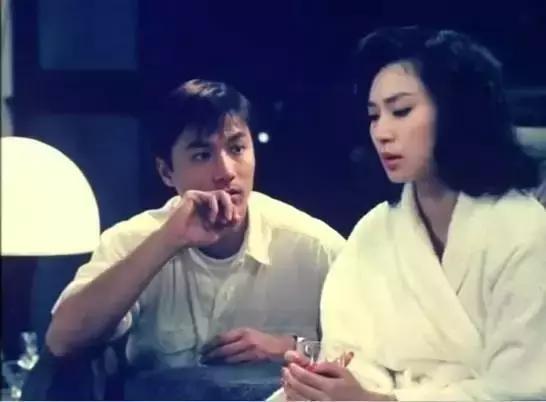 《音乐故事》她是《容易受伤的女人》首唱,更是励志女王