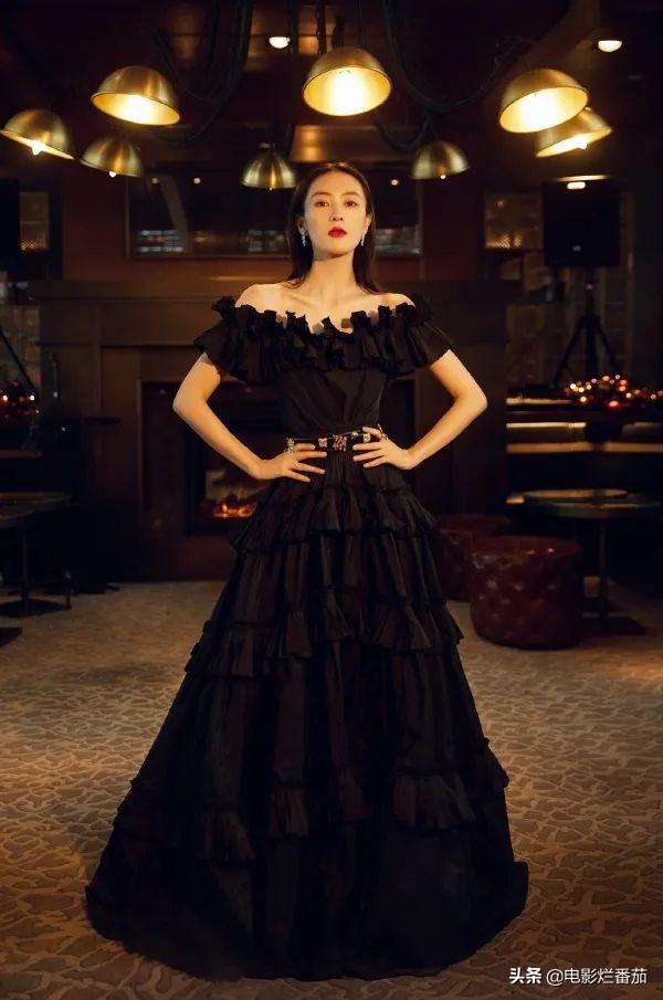 时尚先生红毯暗战，万茜又美又欲，吴宣仪清凉性感，金晨艳压全场