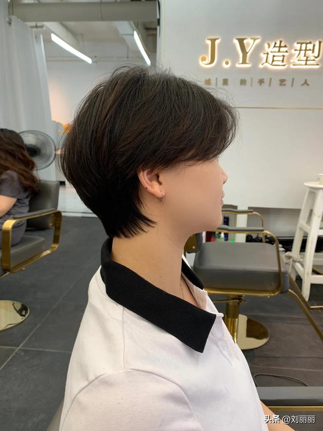 女士短发别乱剪,最火还是这三种,清爽自然真时尚