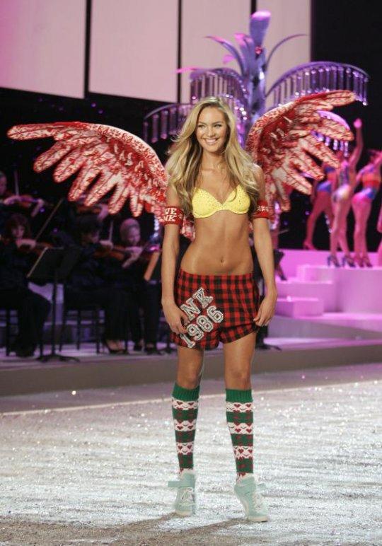 南非超模Candice Swanepoel（糖糖）在历届维密时装秀上的造型