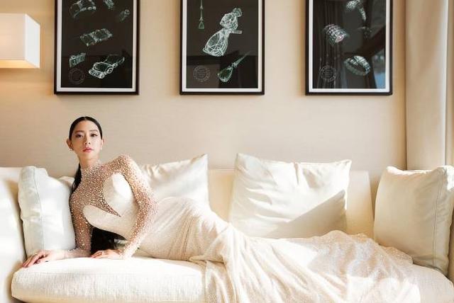 亚洲第一美女克拉拉真是尤物,长裙遮不住傲人曲线,多肉身材抢镜