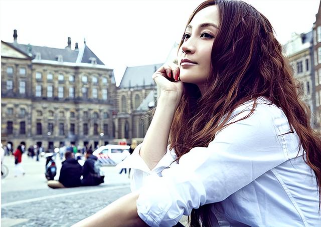 姚笛出轨又出轨，深夜与男友亲吻孕期被抛弃的她还有人心疼吗？