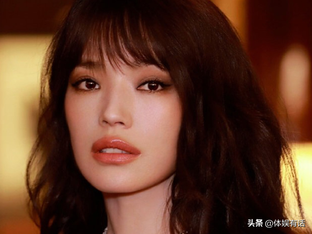 许晴的臀、舒淇的唇、李小冉的胸,这些中年女星性感起来能迷死人