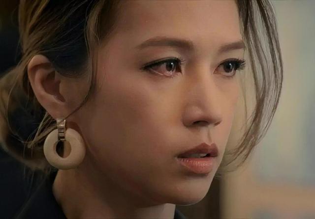 TVB混血女星主动要求加咸猪手戏！自愿被摸臀部，因丑闻事业受阻