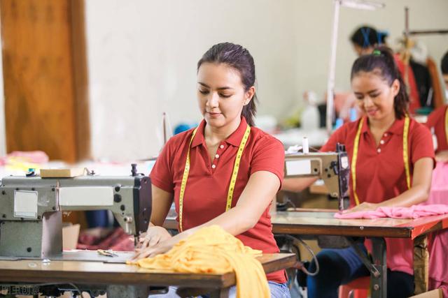 镜花水月的打工恋情，不过是青春荷尔蒙的释放，只余下一帘幽梦