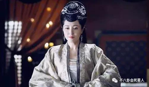 美过章子怡出道多年却一直不火,曾靠全裸照片博关注