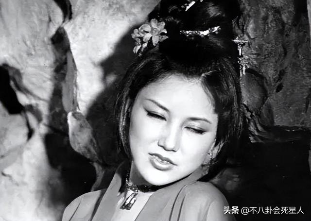 8位女星“一脱成名”,美艳背后,有人终身未婚,还有人跳楼自杀