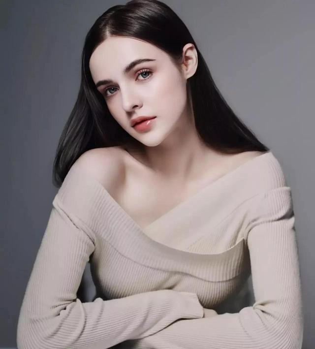 美的好似娃娃的俄罗斯美女Sasha Song