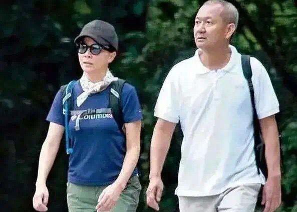 娱乐圈哪有真感情！这6对塑料姐妹花，为上位互踩，抢闺蜜老公