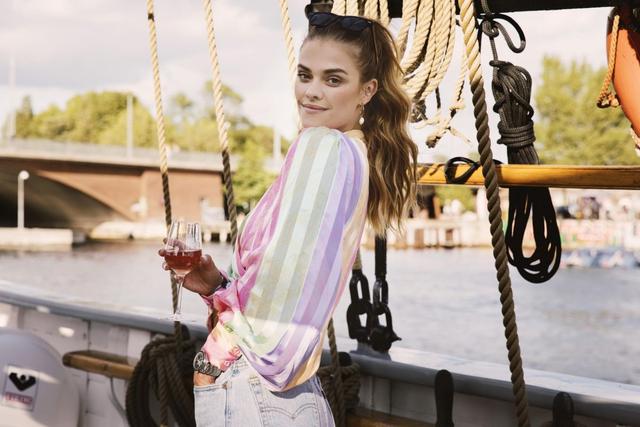 丹麦国宝级模特,16岁出道,20岁财富自由,用牛仔单品演绎时尚