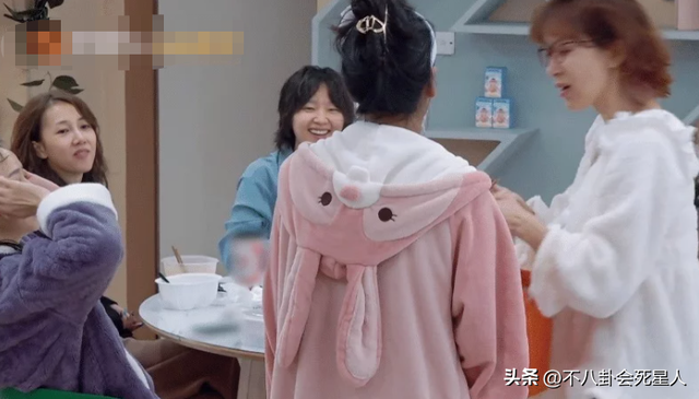 6大娱乐圈全员素颜名场面,卸了妆的女星比美,才是真的刺激