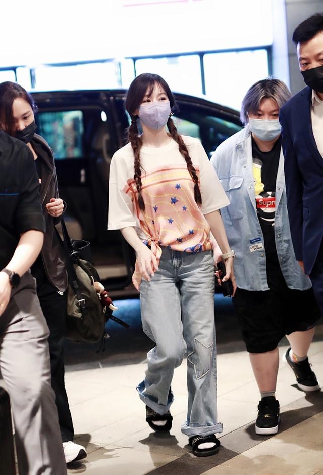 40岁王心凌凹少女！双马尾配粉T青春可爱，网友：身材造型是关键