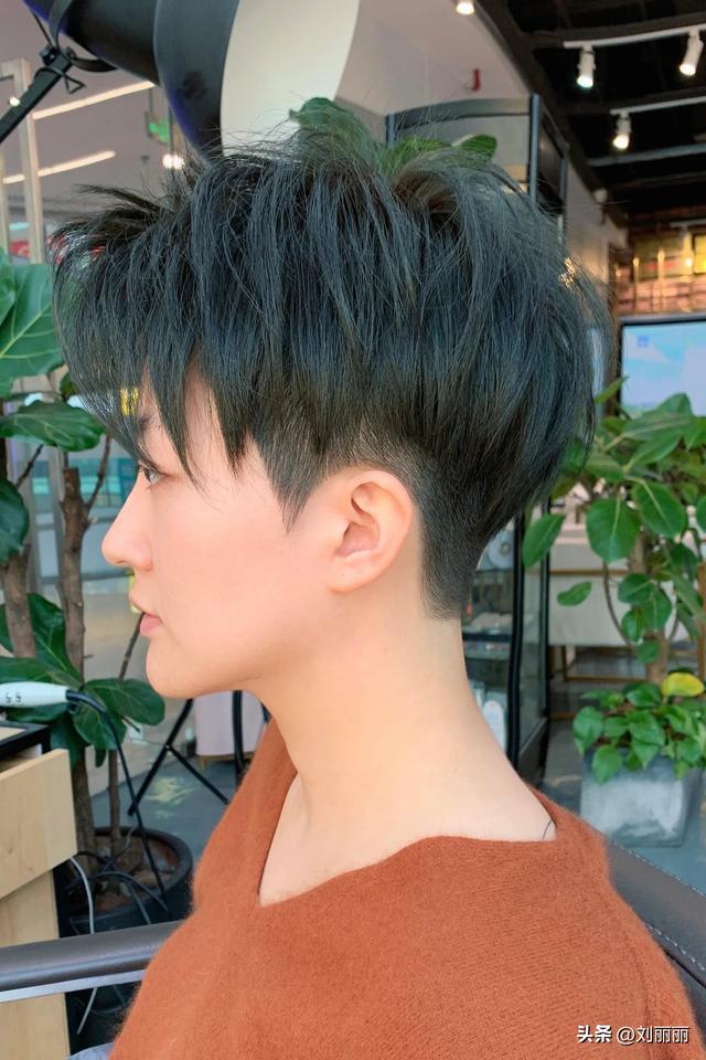 女士短发别乱剪,最火还是这三种,清爽自然真时尚