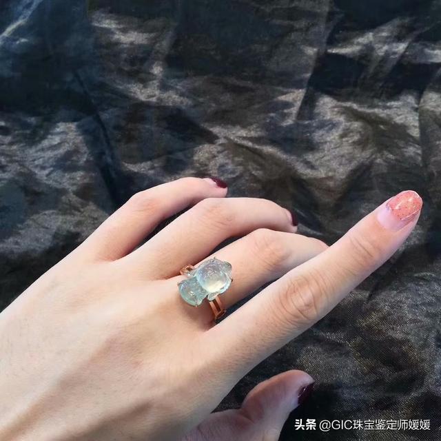 戒指戴在不同的手指都有独特意义，告诉其中的意思，千万别戴错！