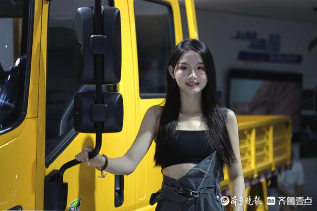 情报员拍客团|齐鲁车展豪车美女云集,趁着周末快和家人来逛逛吧