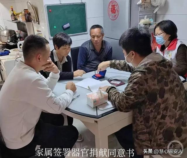 美丽善良的天使女孩