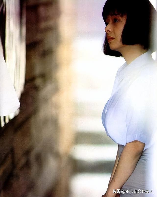 8位女星“一脱成名”,美艳背后,有人终身未婚,还有人跳楼自杀