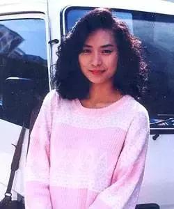 《音乐故事》她是《容易受伤的女人》首唱,更是励志女王